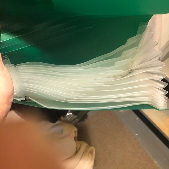 Expanding file - Picture 2 of 3